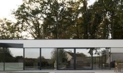 rénovation lourde et extension contemporaine d'une maison villageoise à (…)