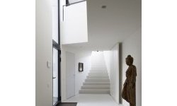 rénovation lourde et extension contemporaine d'une maison villageoise à (…)